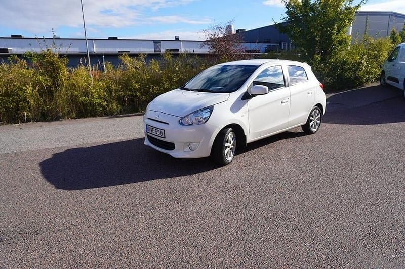 Vit Begagnad 2015 Mitsubishi Space Star Kombi | 59 900 kr (Marknadspris) - Bild 1/4