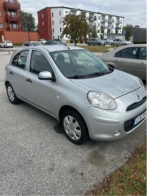 Silver Begagnad 2012 Nissan Micra Halvkombi | 24 000 kr (Marknadspris) - Bild 1/4