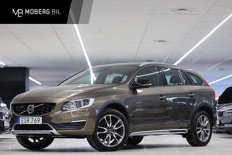 Begagnad Volvo V60 CC Standard 150 HK (110 kW) 2018 Brun Kombi
