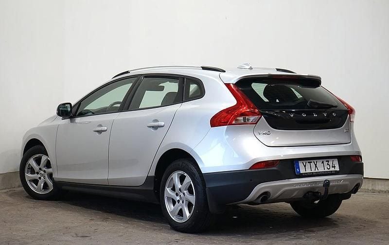 Begagnad Volvo V40 Momentum 150 HK (110 kW) 2017 Silver Halvkombi