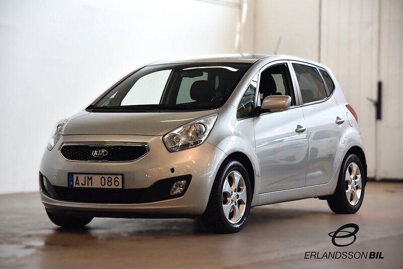 Grå Begagnad 2013 Kia Venga Comfort Halvkombi | 99 900 kr (Marknadspris) - Bild 1/4