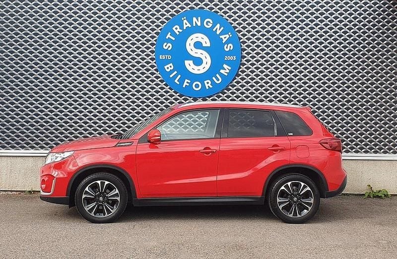 Röd Begagnad 2019 Suzuki Vitara SUV | 215 000 kr (Marknadspris) - Bild 1/4