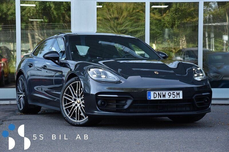 Mörkgrå Begagnad 2020 Porsche Panamera 4 Sport Turismo Sedan | 799 900 kr (Lite dyr) - Bild 1/4