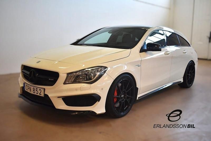 Vit Begagnad 2015 Mercedes CLA45 AMG Shooting Brake AMG Kombi | 259 900 kr (Dyr) - Bild 1/4