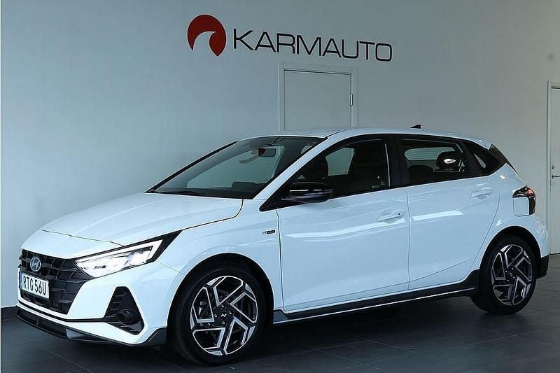 Vit Ny 2024 Hyundai i20 N Line Halvkombi | 234 800 kr (Bra pris) - Bild 1/4