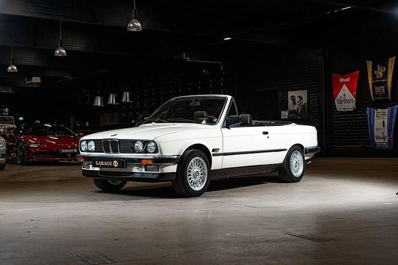 Begagnad BMW 325 170 HK (125 kW) 1987 Vit Cab