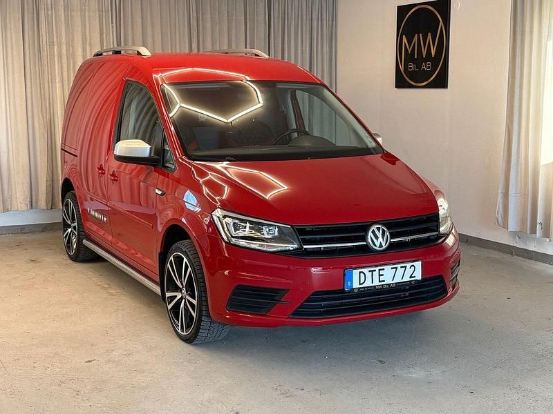 Röd Begagnad 2017 VW Caddy R Minibuss | 239 900 kr - Bild 1/4