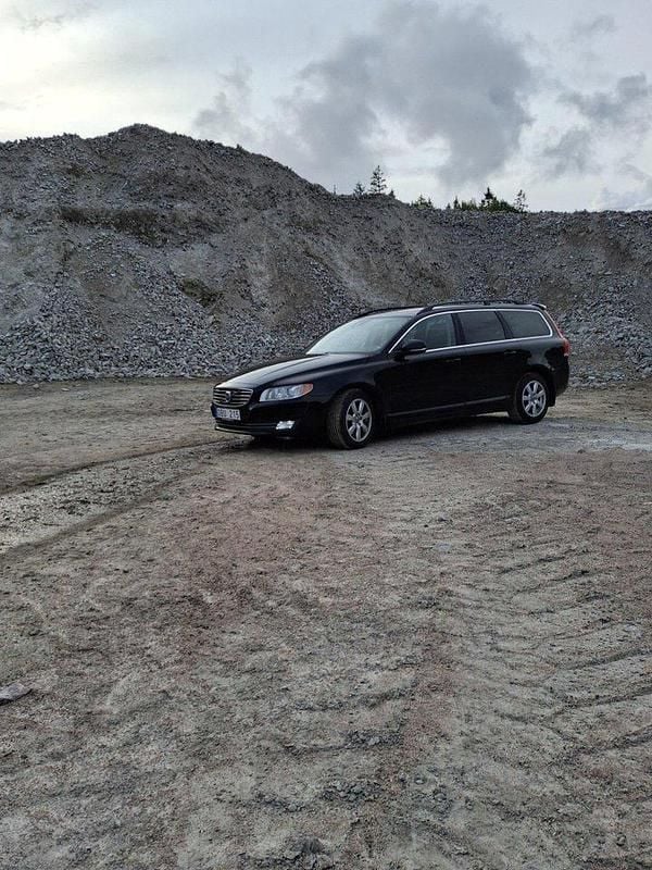 Svart Begagnad 2014 Volvo V70 Momentum Kombi | 95 000 kr (Marknadspris) - Bild 1/4