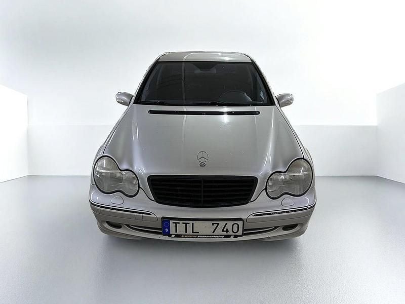 Begagnad Mercedes C200 Avantgarde 163 HK (119 kW) 2002 Grå Sedan