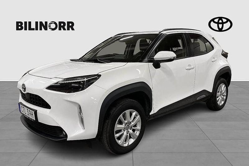 Vit Begagnad 2022 Toyota Yaris Cross Active SUV | 239 900 kr (Bra pris) - Bild 1/4