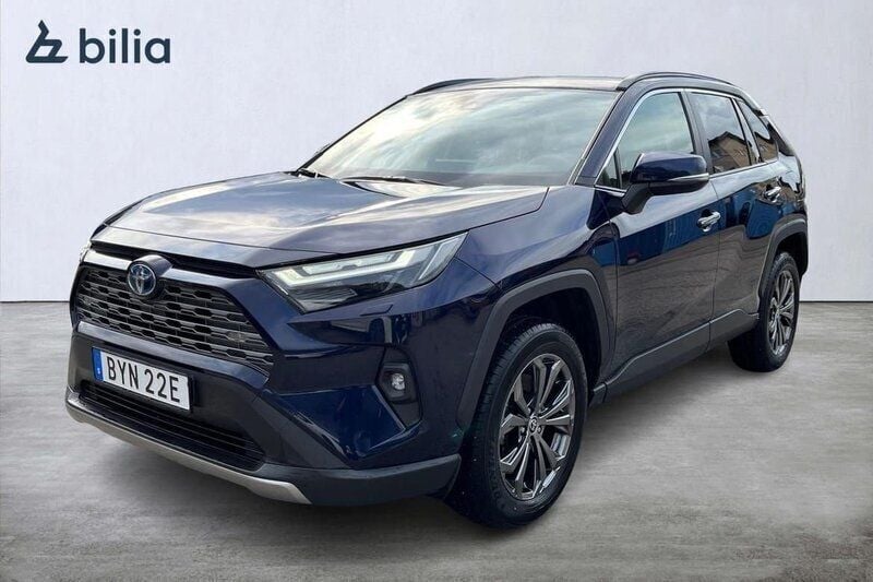 Mörkblå (blå) Begagnad 2022 Toyota RAV4 Hybrid Executive SUV | 389 900 kr (Bra pris) - Bild 1/3