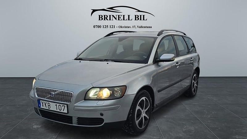 Silver Begagnad 2005 Volvo V50 Kombi | 27 000 kr (Lite dyr) - Bild 1/4