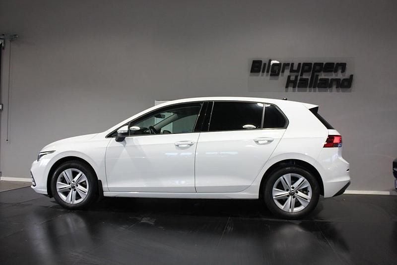 Begagnad VW Golf VIII 116 HK (85 kW) 2021 Vit Halvkombi