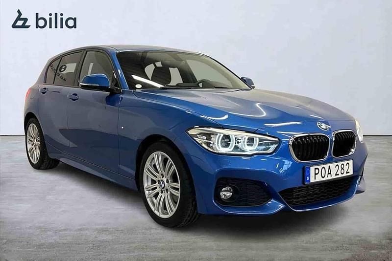 Blå Begagnad 2017 BMW 118 Halvkombi | 179 000 kr (Bra pris) - Bild 1/1