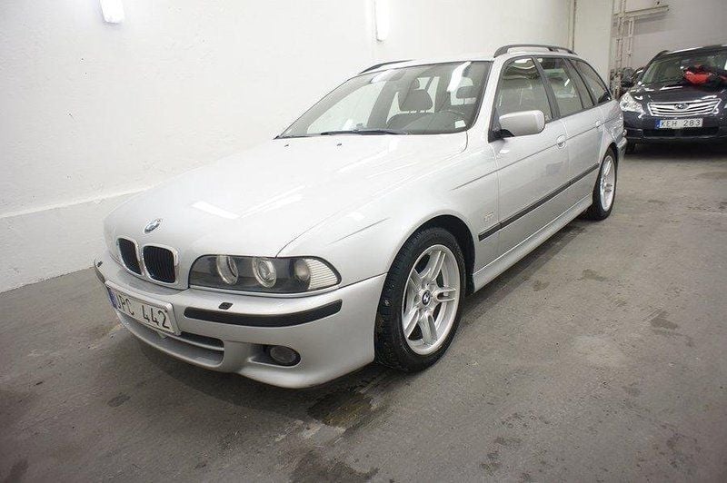 Begagnad BMW 525 M Sport 192 HK (141 kW) 2003 Ljusgrå (grå) Kombi