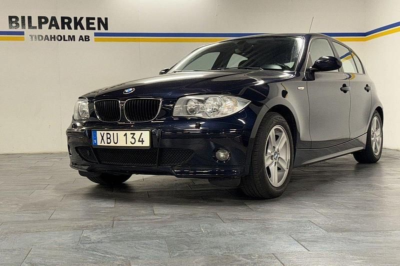 Blå Begagnad 2005 BMW 116 Advantage Halvkombi | 44 500 kr (Marknadspris) - Bild 1/4