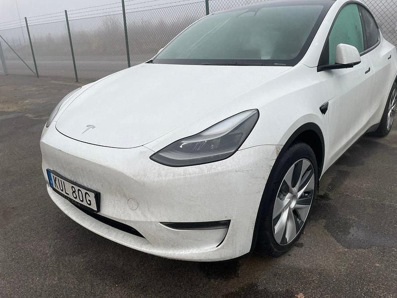 Vit Begagnad 2023 Tesla Model Y Long Range AWD SUV | 439 000 kr (Marknadspris) - Bild 1/2