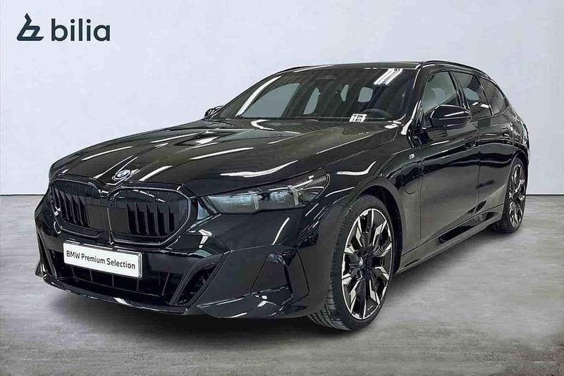Svart Begagnad 2025 BMW 530e Kombi | 789 900 kr - Bild 1/1