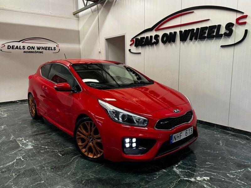 Röd Begagnad 2013 Kia ProCeed GT Halvkombi | 89 900 kr (Lite dyr) - Bild 1/4