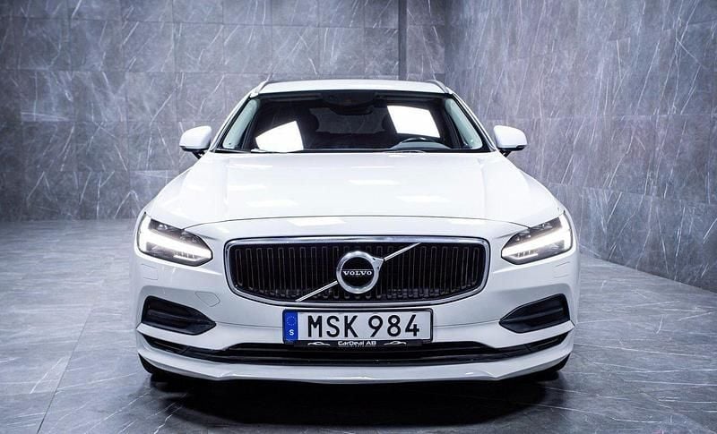 Vit Begagnad 2018 Volvo V90 Kombi | 138 800 kr (Dyr) - Bild 1/4