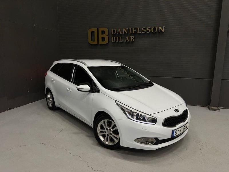 Vit Begagnad 2013 Kia Ceed Sportswagon Comfort Kombi | 59 800 kr (Marknadspris) - Bild 1/4