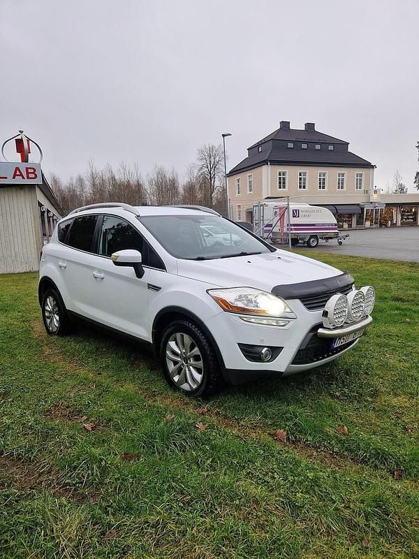 Vit Begagnad 2011 Ford Kuga Titanium SUV | 69 000 kr (Marknadspris) - Bild 1/4