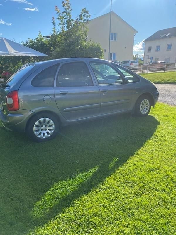 Grå Begagnad 2004 Citroën Xsara Picasso Minibuss | 7 900 kr - Bild 1/4