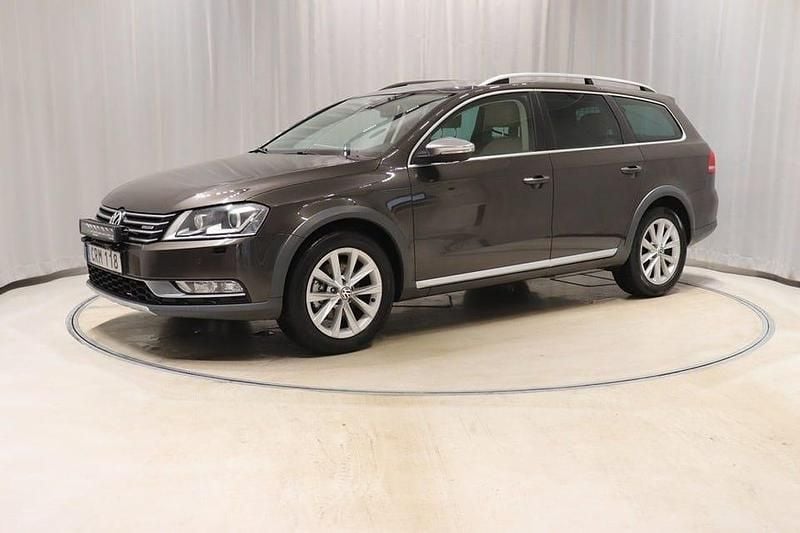Mörkbrun Begagnad 2014 VW Passat Alltrack Kombi | 104 900 kr (Superpris) - Bild 1/4