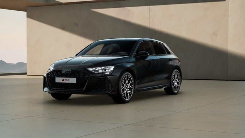 Svart Ny 2025 Audi RS3 Sportback Design Halvkombi | 871 600 kr (Dyr) - Bild 1/4