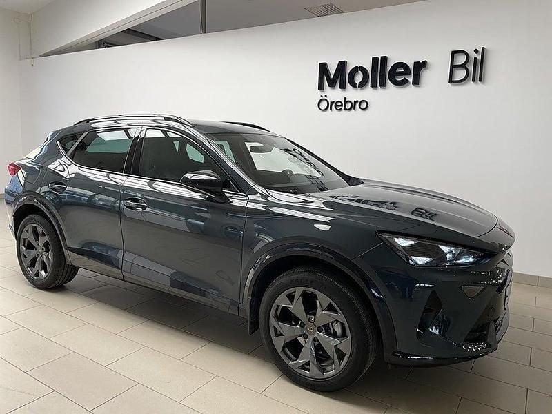 Blå Begagnad 2025 Cupra Formentor SUV | 318 900 kr (Marknadspris) - Bild 1/4