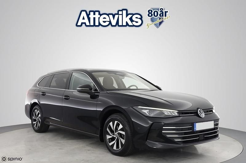 Svart Begagnad 2024 VW Passat Kombi | 327 900 kr (Dyr) - Bild 1/3