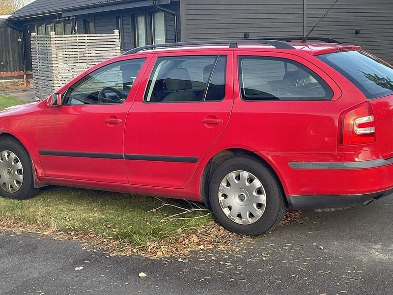 Röd Begagnad 2006 Skoda Octavia Kombi | 18 000 kr (Superpris) - Bild 1/4