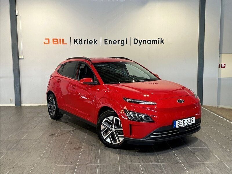 Röd Begagnad 2021 Hyundai Kona Essential SUV | 219 900 kr (Marknadspris) - Bild 1/4