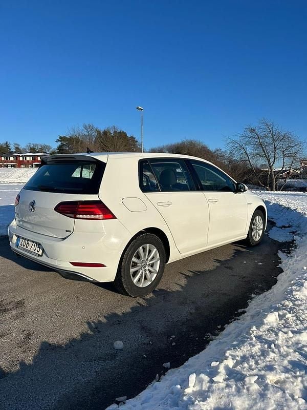 Begagnad VW e-Golf 100 kW (136 HK) 2018 Halvkombi