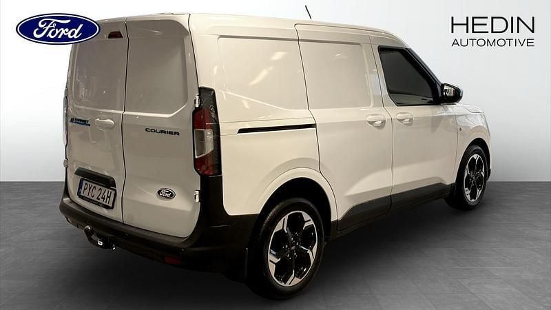 Begagnad Ford Courier Limited 100 kW (136 HK) 2025 Frozen white Minibuss