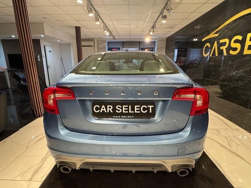 Begagnad Volvo S60 R-Design 190 HK (139 kW) 2016 Blå Sedan