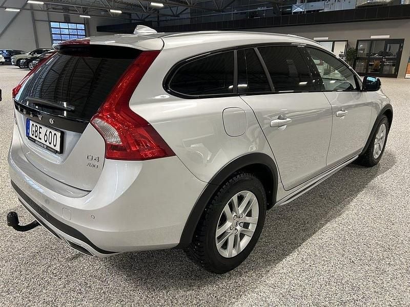 Begagnad Volvo V60 CC Summum 190 HK (139 kW) 2016 Silver Kombi