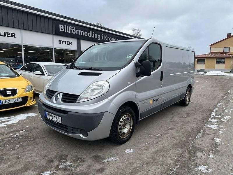 Silver Begagnad 2010 Renault Trafic Minibuss | 44 900 kr (Bra pris) - Bild 1/4