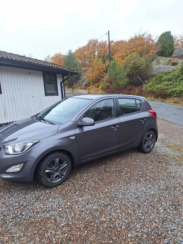 Begagnad 2015 Hyundai i20 Select Halvkombi | 52 000 kr (Superpris) - Bild 1/4