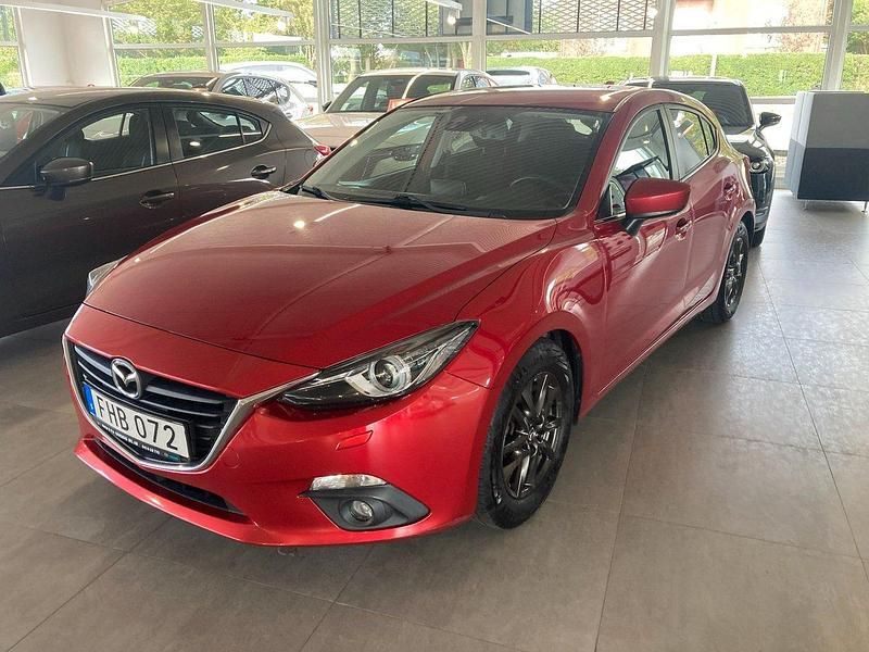 Röd Begagnad 2014 Mazda 3 Vision Halvkombi | 119 500 kr (Marknadspris) - Bild 1/4