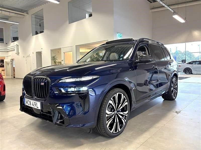Blå Ny 2025 BMW X7 Comfort Edition SUV | 1 734 700 kr - Bild 1/4