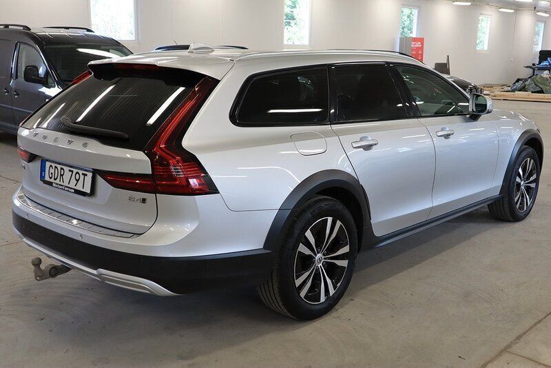Begagnad Volvo V90 CC Momentum 198 HK (145 kW) 2021 Silver Kombi