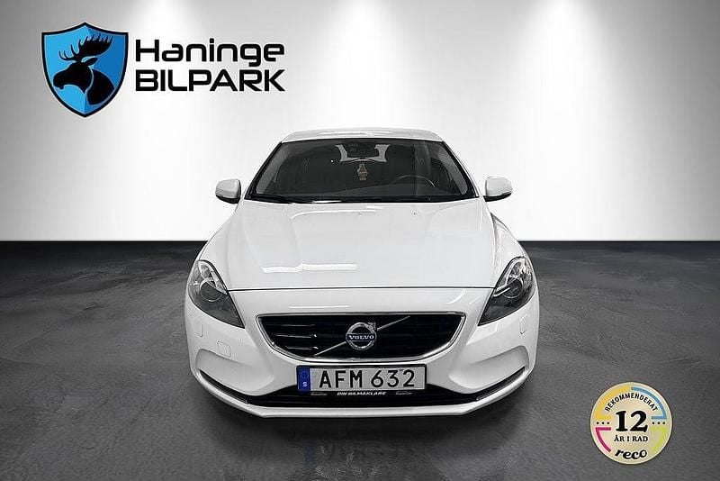 Begagnad Volvo V40 120 HK (88 kW) 2015 Vit Halvkombi