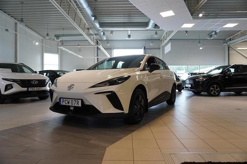 Vit Begagnad 2022 MG MG4 EV Halvkombi | 229 900 kr (Marknadspris) - Bild 1/4