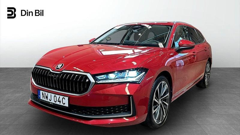 Röd Begagnad 2024 Skoda Superb LAURIN & KLEMENT Kombi | 469 900 kr (Dyr) - Bild 1/4