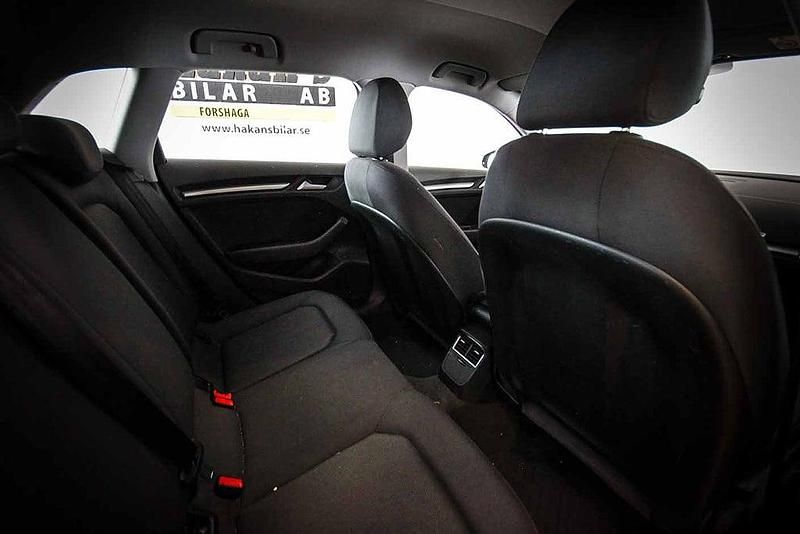 Begagnad Audi A3 Sportback Proline 116 HK (85 kW) 2019 Röd Halvkombi