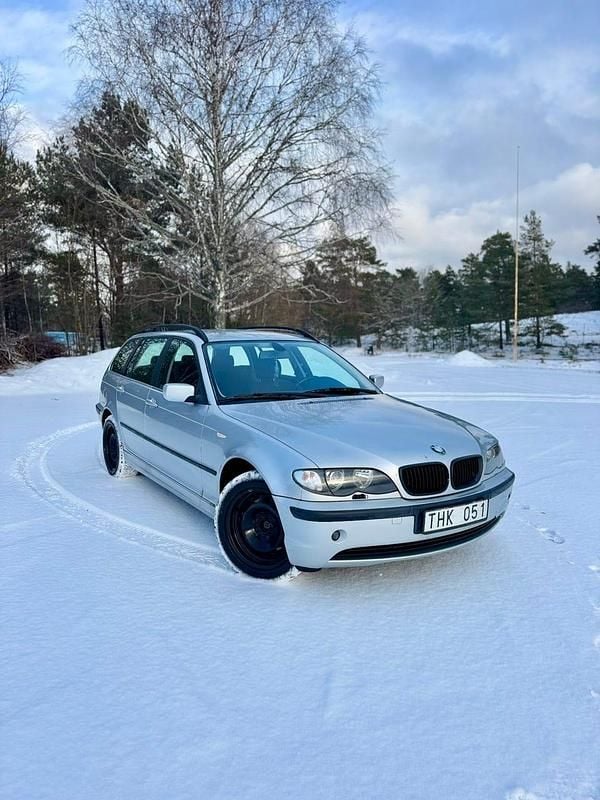 Begagnad 2002 BMW 325 Kombi | 44 900 kr (Marknadspris) - Bild 1/4