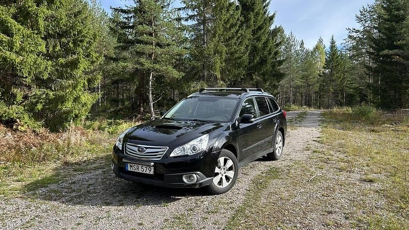 Svart Begagnad 2012 Subaru Outback SUV | 92 000 kr (Dyr) - Bild 1/4