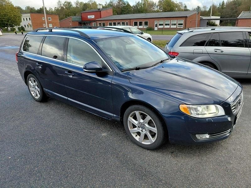 Blå Begagnad 2014 Volvo V70 Momentum Kombi | 63 500 kr (Marknadspris) - Bild 1/4