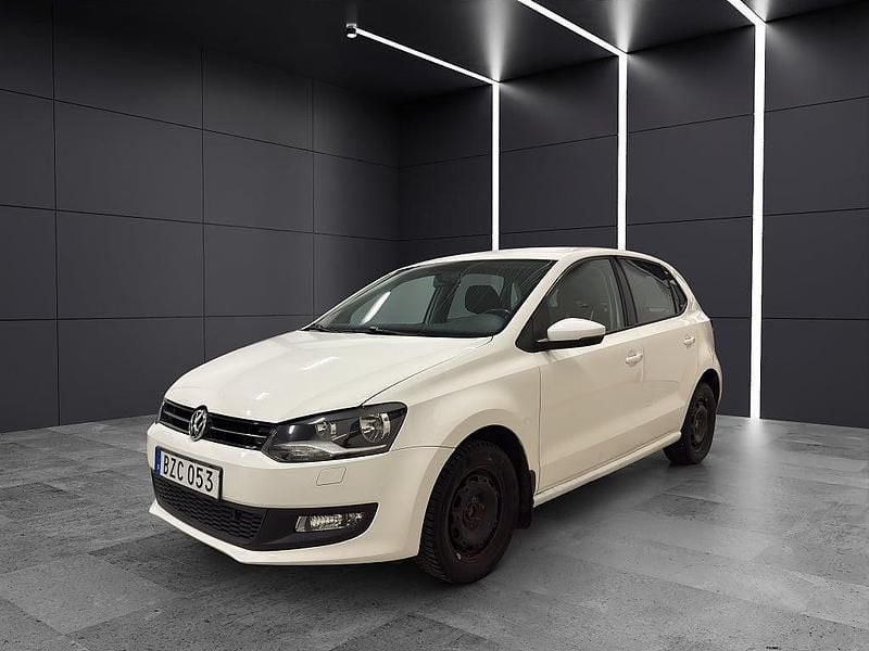 Vit Begagnad 2013 VW Polo Halvkombi | 54 990 kr (Marknadspris) - Bild 1/4